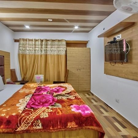 Hotel Shingar Manāli Kültér fotó
