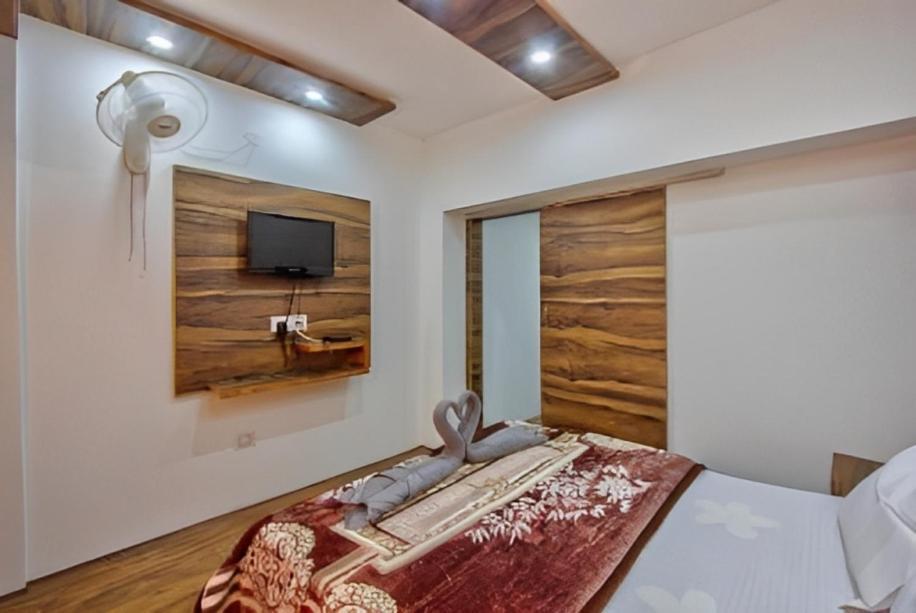 Hotel Shingar Manāli Kültér fotó