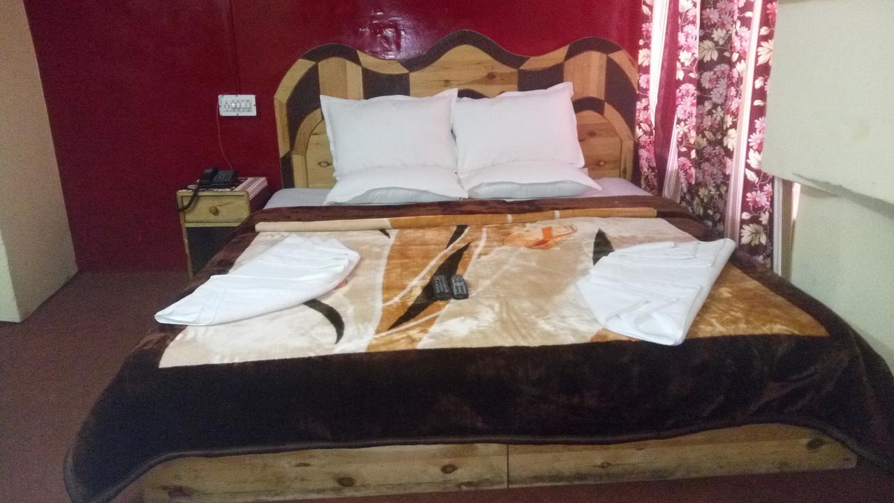 Hotel Shingar Manāli Kültér fotó